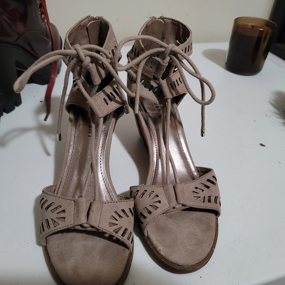 MADDEN GIRL Wedge Sandal strapoy sz 8/9